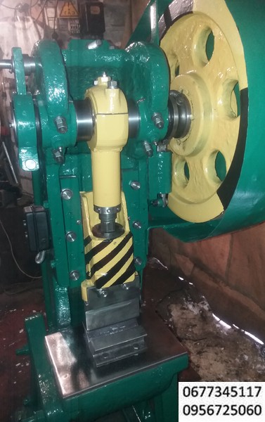 пресс кривошипный  6,3 тонн усилием советский , пресс с кривошипно-шатунным механизмом действия и электрическим питанием , ,олх ,предназначен для операций холодной штамповки: вырубки, пробивки, гибки, неглубокой вытяжки , опресcовки  зажимов , скоб и наконечников на проводах , таблетпресс , таблетирование , возможность ручного , операций холодной штамповки из ленты, полосы и штучных заготовок, простота в работе и обслуживании ножного управления, штампы, пуансон , матрица, блоки штампов, пресс предназначен для различных , пресс небольшой кривошипный, пресс механический для небольшого бизнеса, Штампы, блоки штампов ,матрица, пуансон, штамповая оснастка, струбцины , штативы, ручной пресс для штамповки, рычажный ручной пресс для штамповки, пресс гараж , пресс мастерская, предназначен для штамповки деталей на провал, а также других операций штамповки с необходимым усилием до 6,3 тонн. Ход ползуна регулируемый.